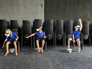 Kauri education children immersed in the kauri virtual reality experience
