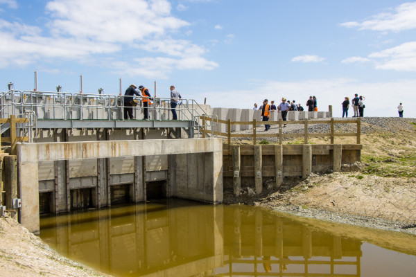 The project decommissioned three floodgates and replaced them with one.